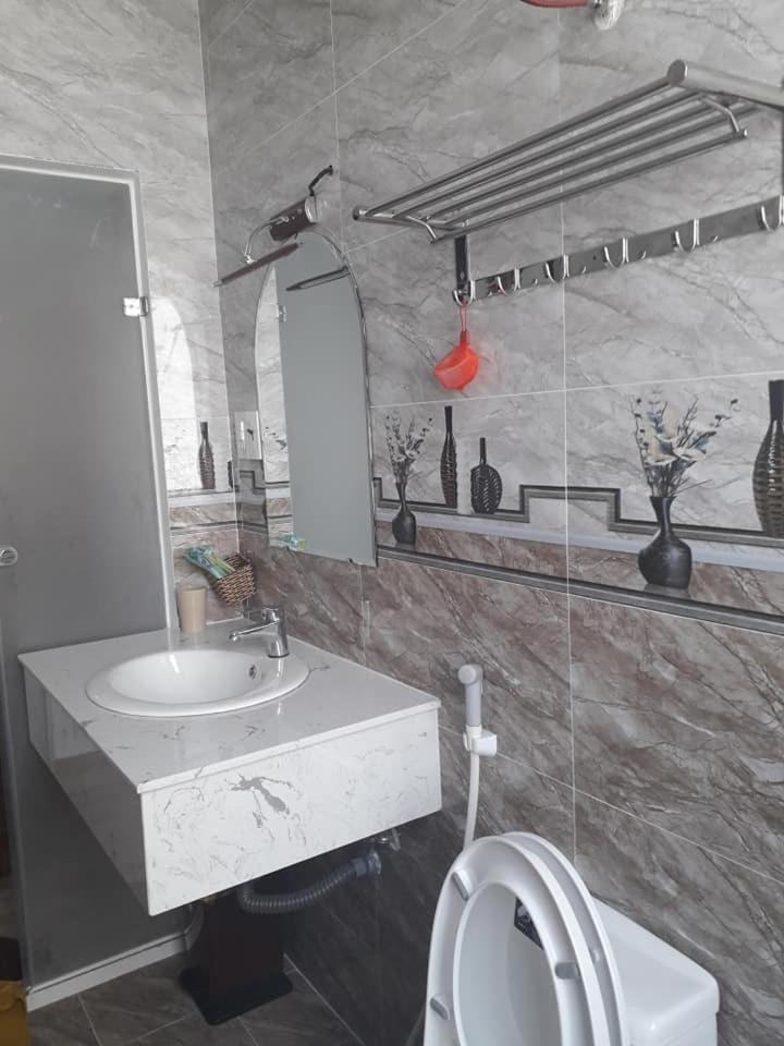 Minh Quan Hotel Далат Екстер'єр фото